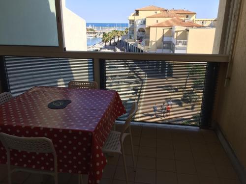 Photo de la galerie de l'établissement Deux Pièces Cabine à 150m de la Plage, Vue Canal - FR-1-338-373, à Sète