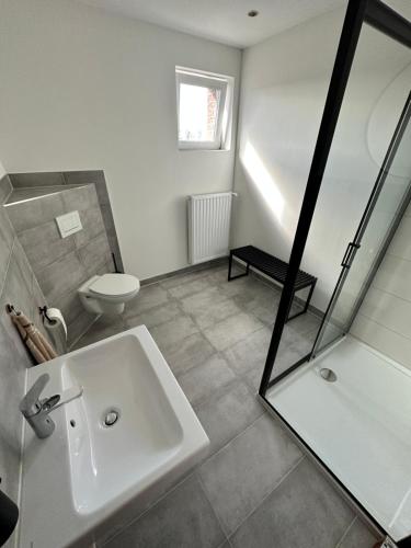 Ένα μπάνιο στο Zimmervermietung Altes Zollhaus