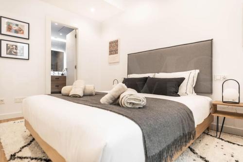 Calm apartment with private patio by REMS