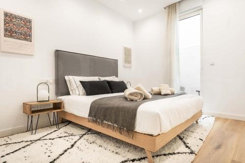 Calm apartment with private patio by REMS