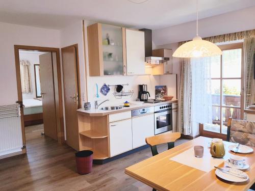 Kuhinja oz. manjša kuhinja v nastanitvi Haus Brandstein Ferienwohnungen