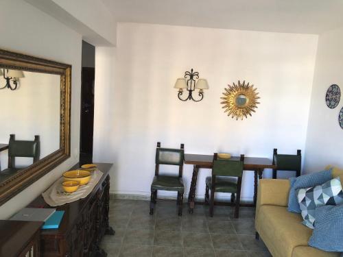 Posedenie v ubytovaní First Line, to the beach, 1 bed Apt , Sleeps
