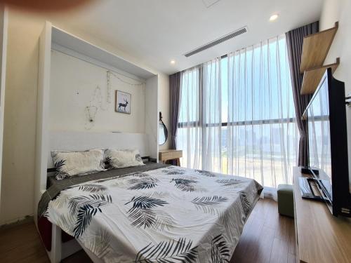 En eller flere senge i et værelse på Vincom Plaza Vinhomes Sky Lake Phạm Hùng Mỹ Đình