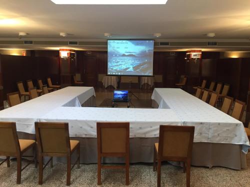a large meeting room with a large white table and chairs at Hotel Europa in Albacete