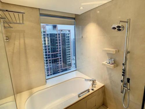 Koupelna v ubytování Key View - Emaar Residences, Marina Mall