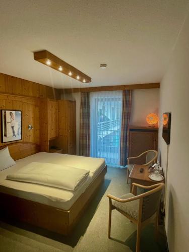 Ένα ή περισσότερα κρεβάτια σε δωμάτιο στο Strandhotel SüdSee Diessen am Ammersee