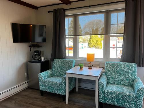 TV a/nebo společenská místnost v ubytování Claddagh Motel & Suites
