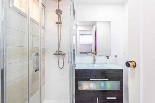 A bathroom at 797 HOLIDAY RENTALS - Espectacular estudio en Minerva