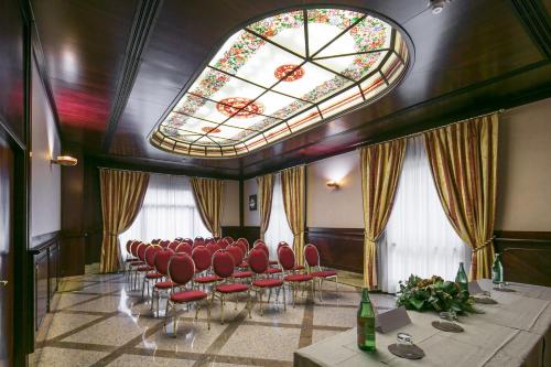 TolèにあるHotel Falco D'Oro by Falco D'Oro Hotelsのギャラリーの写真