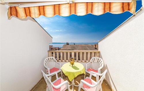 1 Bedroom Awesome Apartment In Makarska