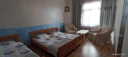 En eller flere senge i et værelse på Olesya Guesthouse