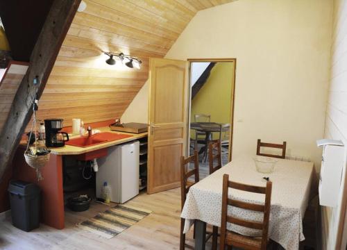 Η κουζίνα ή μικρή κουζίνα στο Appartement la Roche Bernard