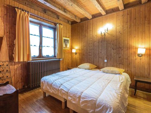 Appartement La Clusaz, 3 pièces, 6 personnes - FR-1-437-16房間的床