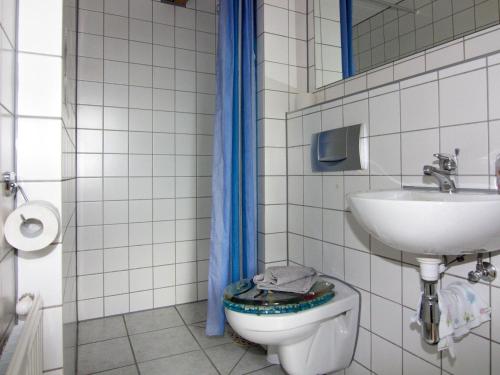 Koupelna v ubytování Ferienwohnung im Gutshaus Schulenbrook