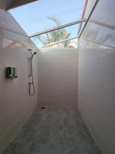 a bathroom with a shower and a window at Midas Pool Villa in Jomtien Beach