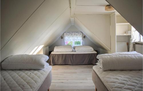 Postel nebo postele na pokoji v ubytování 1 Bedroom Beautiful Home In Fridlevstad