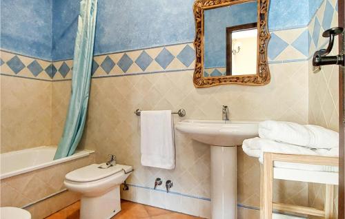 Vonios kambarys apgyvendinimo įstaigoje Pet Friendly Home In Grazalema With Kitchen