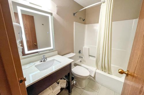 Super 8 by Wyndham Indianapolis Emerson Image