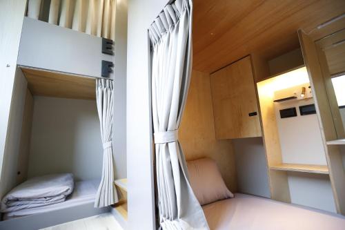 a room with two bunk beds and a window at Walking Island in Xiaoliuqiu