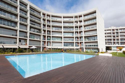 an empty swimming pool in front of a large apartment building at Lisbon Metro Apartment in Lisbon