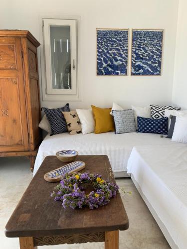 Postel nebo postele na pokoji v ubytování Kato Spiti, an idyllic retreat, Mykonos