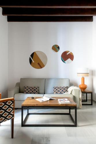 Triana Boutique Apartments by Hommyhome