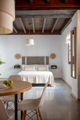 Triana Boutique Apartments by Hommyhome
