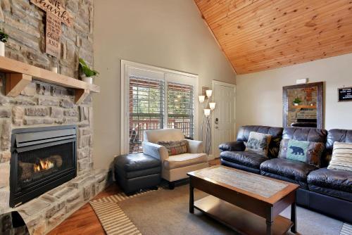 Χώρος καθιστικού στο Ozark Livin' Lodge