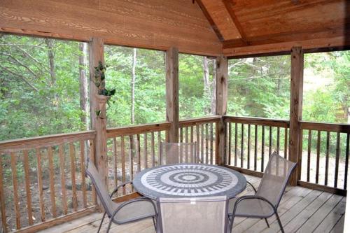 Μπαλκόνι ή βεράντα στο Ozark Livin' Lodge