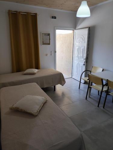 Giường trong phòng chung tại KOUVERTA APARTMENTS