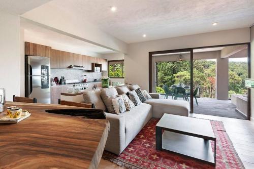 a living room with a couch and a table at Hermosa Villa Vista al Lago in Valle de Bravo