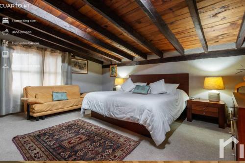 Katil atau katil-katil dalam bilik di Gran Casa en Avándaro con Alberca