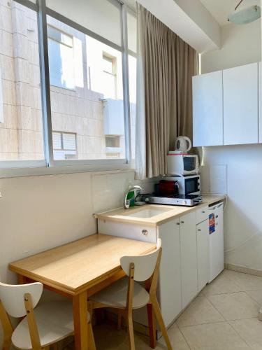 Dapur atau dapur kecil di Sea Suites