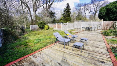 Zahrada ubytování E2M Stays Beautiful House Close To Heathrow Airport- Walking Distance To Thames River