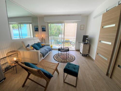 Photo de la galerie de l'établissement Arcachon : T2 cabine rénové, accès plage, balcon, parking - FR-1-420-110, à Arcachon