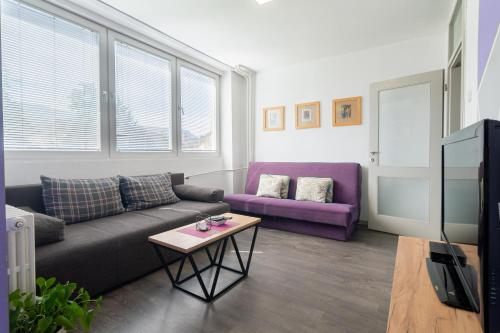 Μια τηλεόραση ή/και κέντρο ψυχαγωγίας στο Modern Karpos Apartments