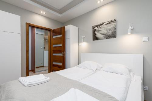 Postel nebo postele na pokoji v ubytování Nemo 4 Bedrooms & Grill