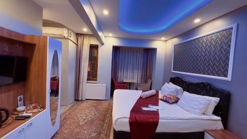 a bedroom with a bed and a blue ceiling at Mitra Downtown Hotel in Istanbul