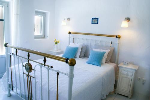 Gallery image of House with private pool in Naousa