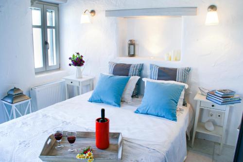 Gallery image of House with private pool in Naousa