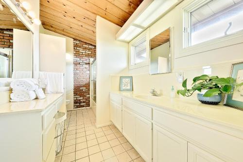 a bathroom with a sink and a mirror at La Jolla Lookout in San Diego