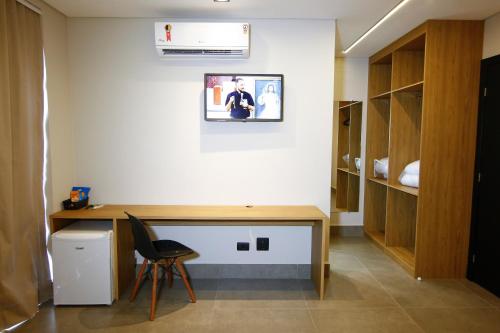 a room with a desk and a chair at NEO PARK HOTEL in Maringá