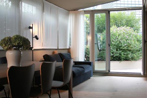 Home 12
