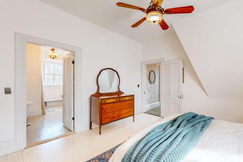 Ein Bett oder Betten in einem Zimmer der Unterkunft Old Mansard