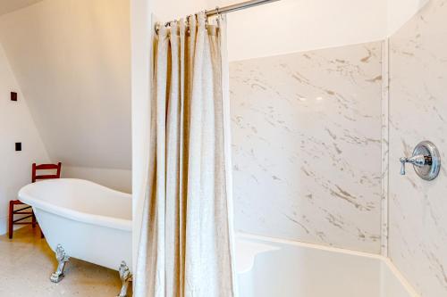 Ein Badezimmer in der Unterkunft Old Mansard