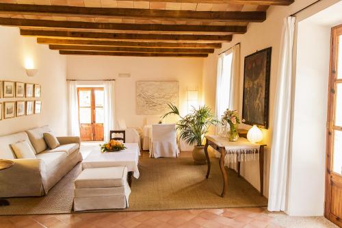 a living room with a couch and a table at Casa Rural Son Bernadinet in Campos