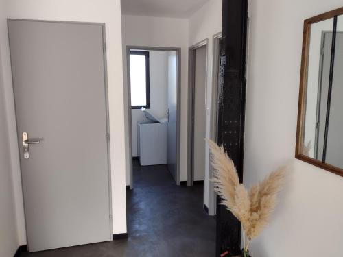 a hallway with a door leading to a living room at Gîte Nature et Calme du Travers in Valaurie