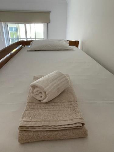 a bed with two beds with towels on it at A Casa do Carlos in Vila Nova de Cacela