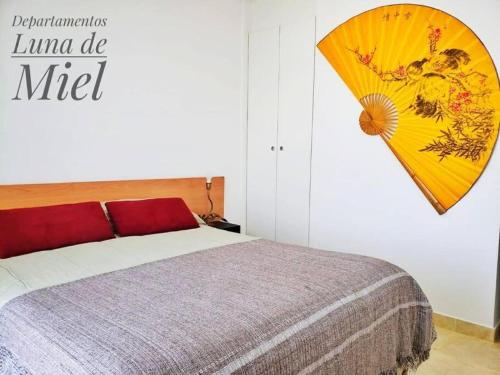 Uma cama ou camas num quarto em Luna de Miel Apart Goya Ctes Quincho con Vista al Rio Paraná RECOMENDADO