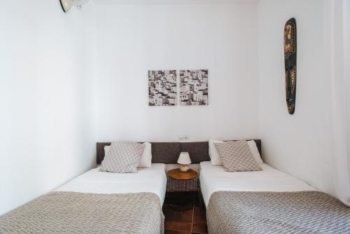 HomeySeville- Bright Apartment at Santa Cruz 6 pax, Parking Optional